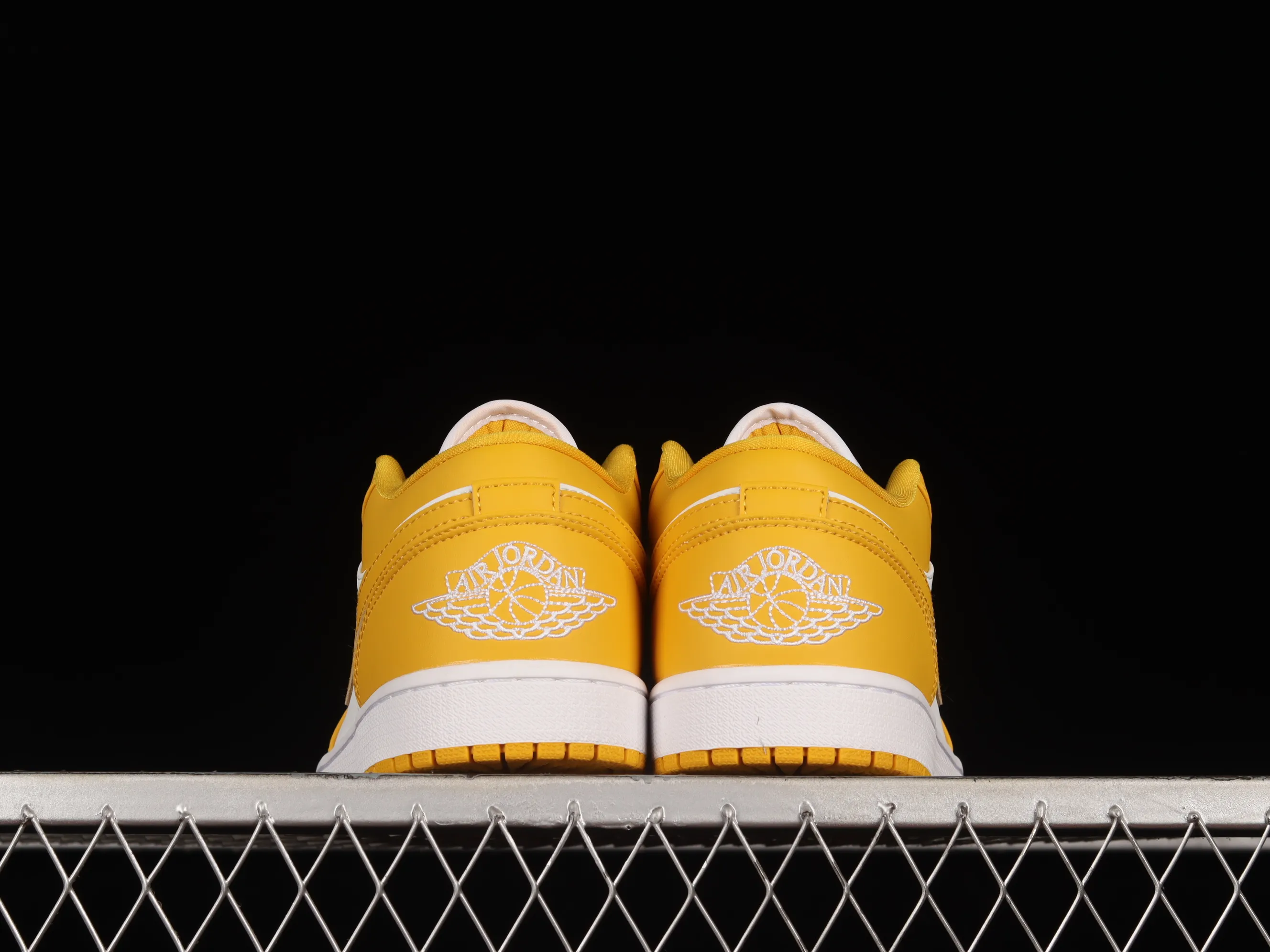 All categories Air Jordan Jordan series basketball shoes Air Jordan 1 Low Z version Air Jordan 1 Low AJ1 Joe 1 white and yellow low-top cultural and leisure sports sneakers 553558-171